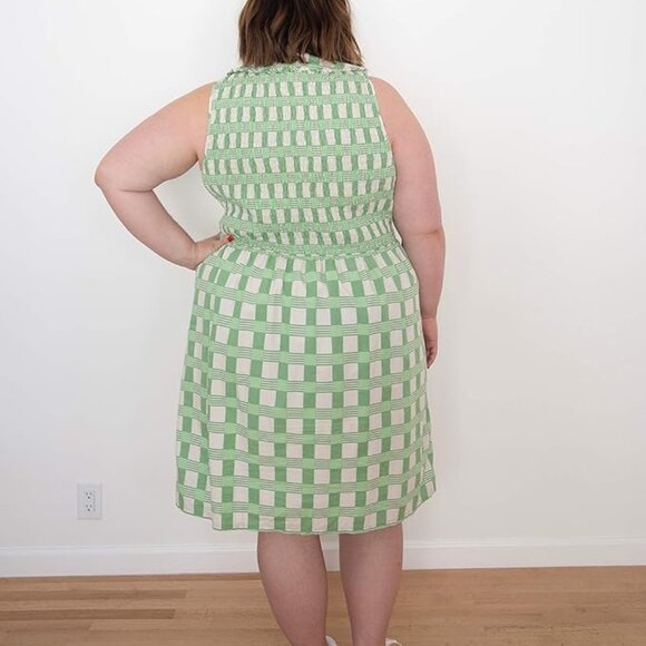 Plus Size Green Plaid Cheques Peter Pan Collar Smocked Dress - Picture 2 of 8